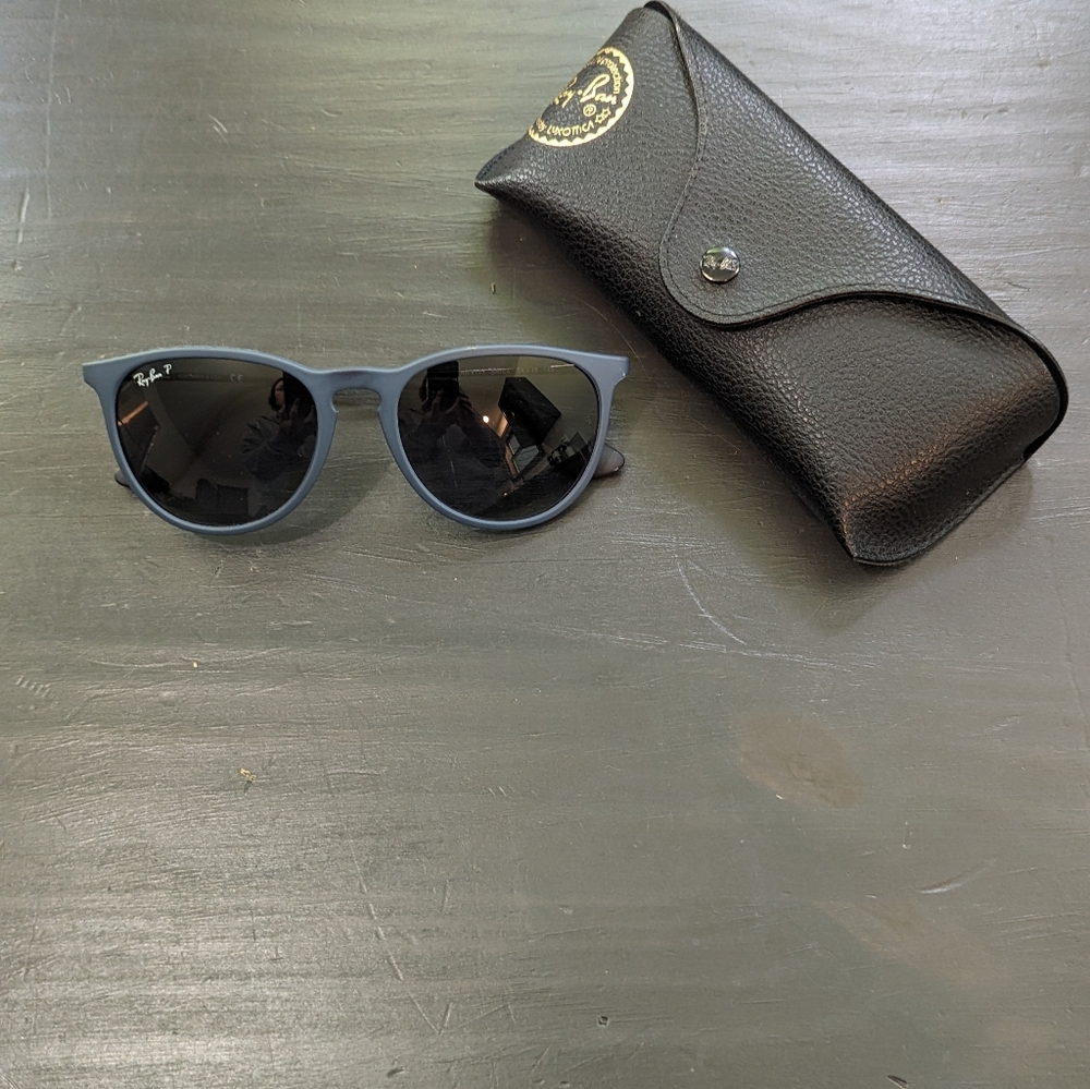 Ericka Ray ban